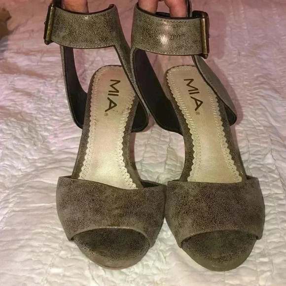 MIA Heels - Picture 2 of 6